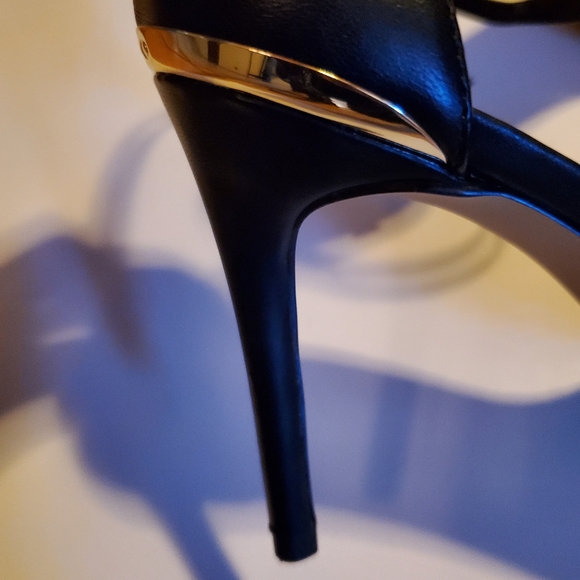 Black Stilleto Heel - Picture 11 of 16